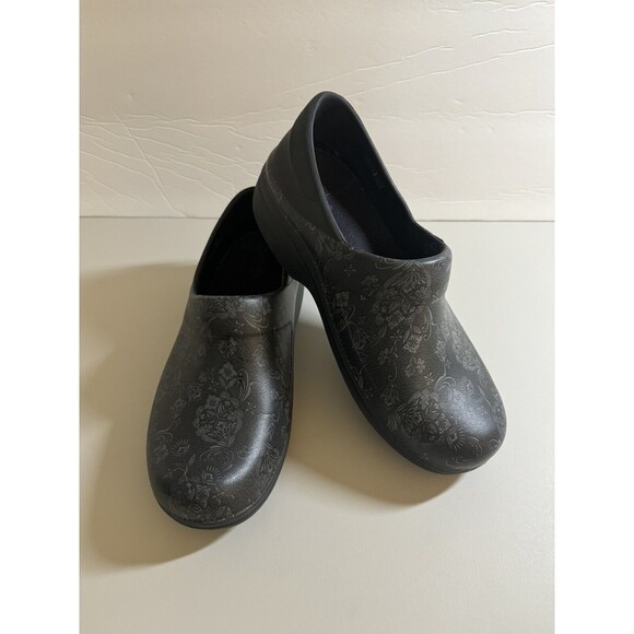 Crocs 205385-0ZC Women’s Clog Neria Pro II Floral size 10 Black Nursing EUC - Picture 1 of 9